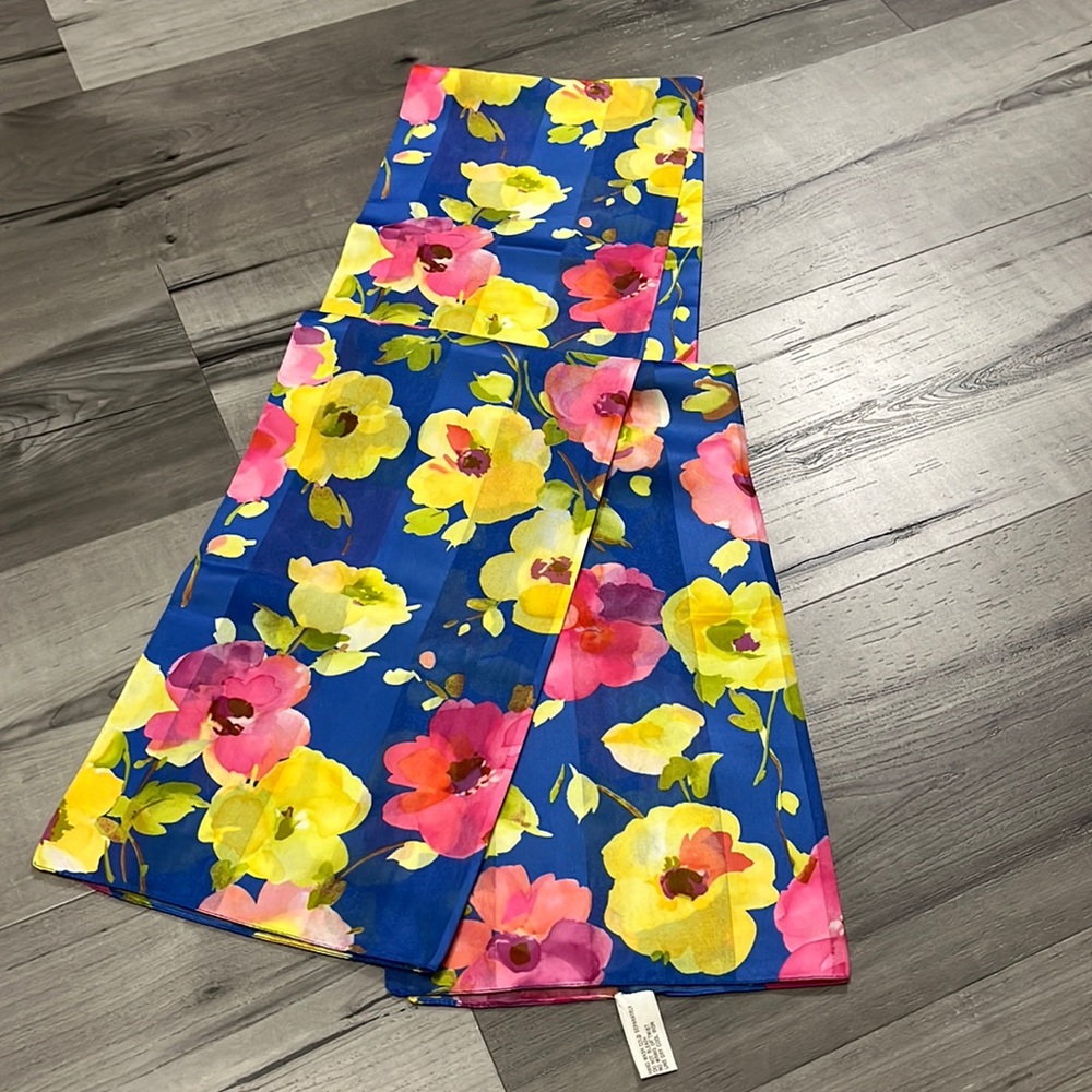 Lady’s scarf